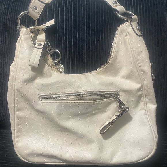 Guess bag! Med/large. Great condition. - Picture 8 of 8
